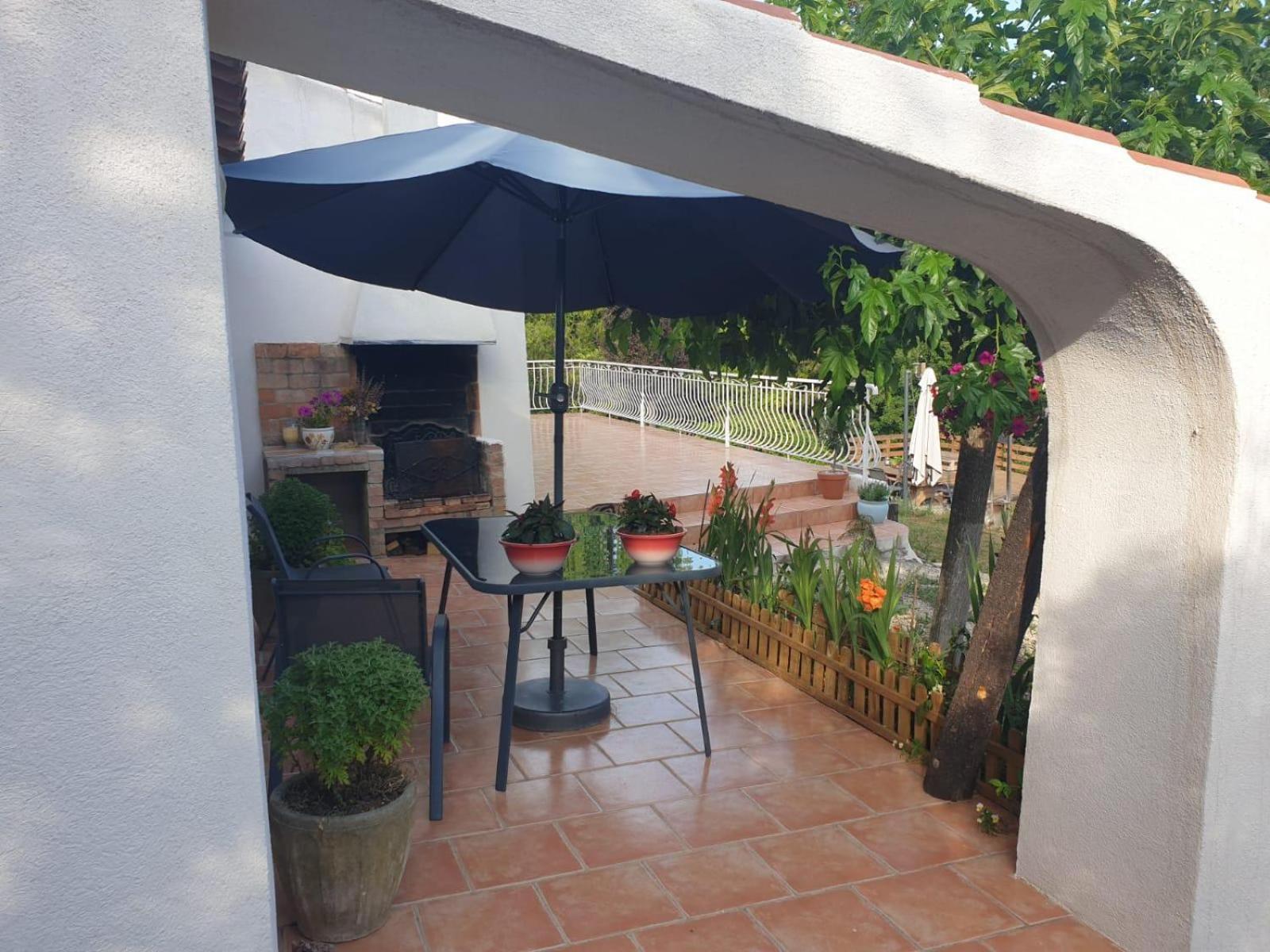 Hotel Sous Les Chenes Saint-Martin-de-Brômes Exterior foto